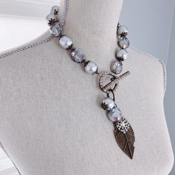 Vintage Style Glass Rhinestone, Faux Pearl, Leaf Pendant Necklace, early 2000s - Picture 2 of 6